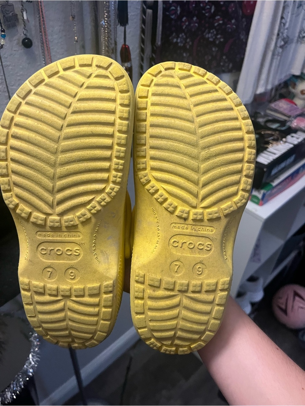 Yellow crocs ! - Picture 4 of 5